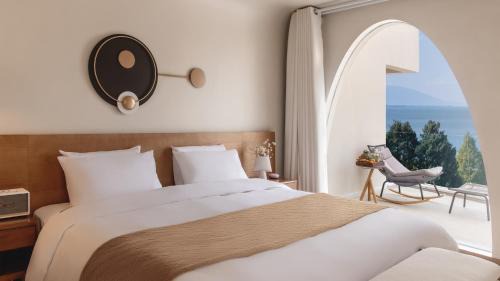 Xiaguan Hotel | Water flows in moon Hotel