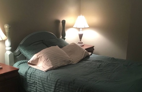 Central Okanagan House | Water Front 2 bedroom suite. In the heart of the Okanagan, Killiney Beach