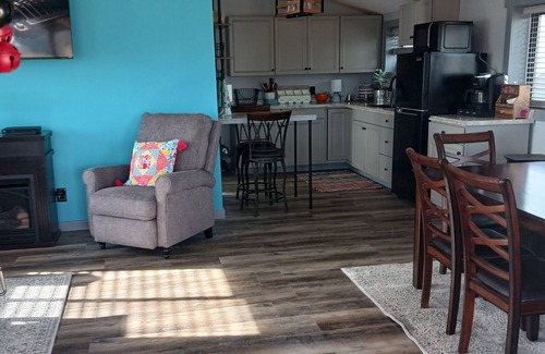 Nashport House | Water front and rear apartment