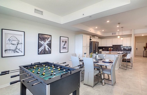 Kissimmee Condo | Water Slide | Lazy River | Foosball *5mi to Disney!*