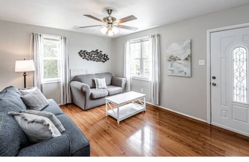 Midlothian House | Water View - 1 Acre, Great Location! Chickens!