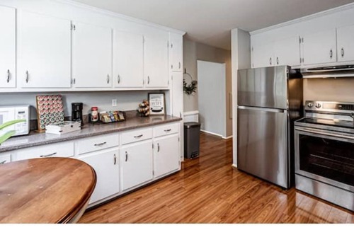 Midlothian House | Water View - 1 Acre, Great Location! Chickens!