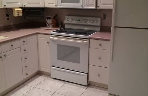 Sarasota County Condo | Water view 2 bedroom, 2 bath, second floor with vaulted ceilings and lanai.