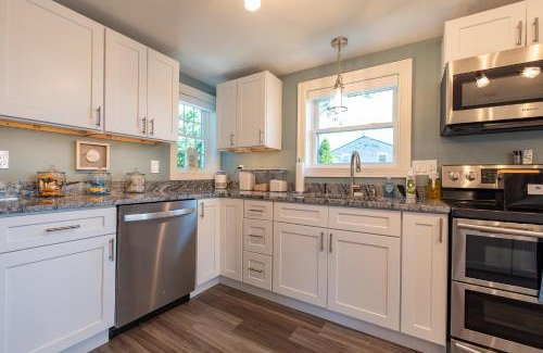 Portsmouth House | Water Views from nearly every room 3BR 3BA