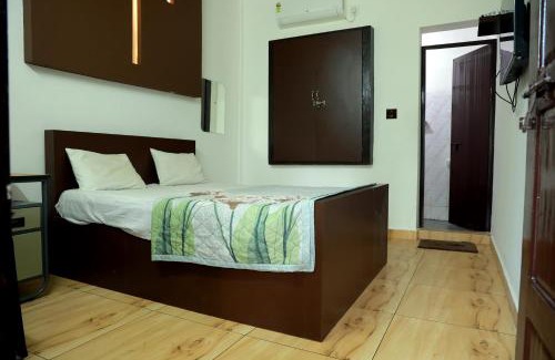Athirapally Hotel | Waterfall Gateway