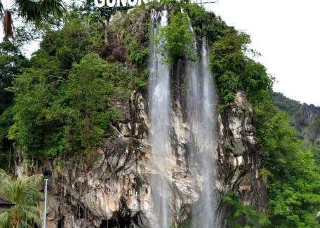 Hulu Kinta Apartment | Waterfall Guesthouse 4R3B 12pax 3Car KTV BBQ Pool table