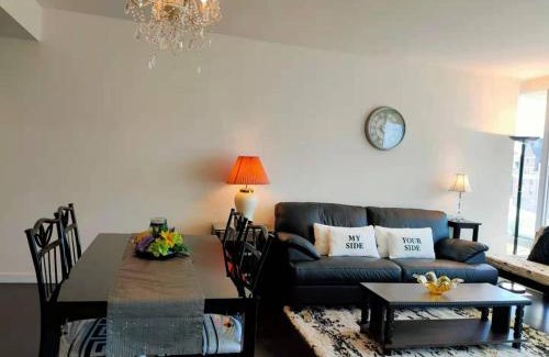 Downtown Victoria Apartment | WaterFalls Hotel - Suite in Falls Downtown with pool