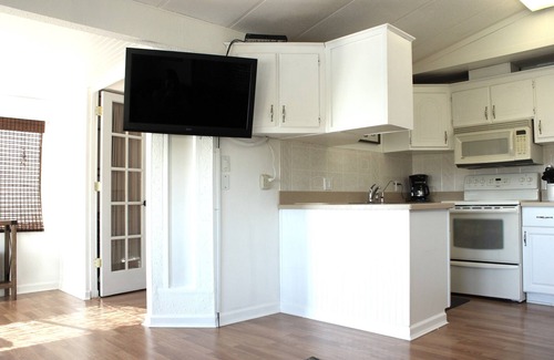 Lake Havasu City House | Waterfront 2 Bd/2 Ba Lake Havasu Vacation Rental - The Lakeside Lounge