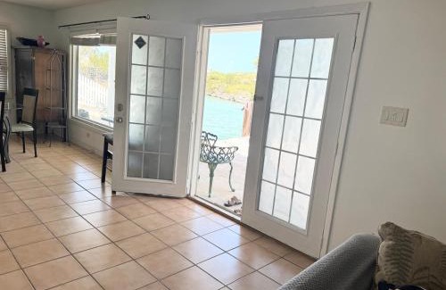Discovery Bay Apartment | Waterfront 2-BR Home in Providenciales