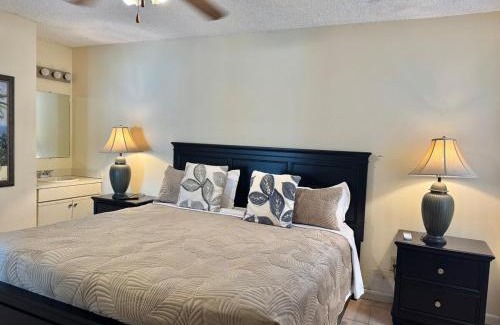 Discovery Bay Apartment | Waterfront 2-BR Home in Providenciales