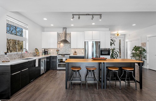 Blaine House | Waterfront 5 bed/5ba Private beach, hot tub, fire pit, huge patio, 2 kitchens