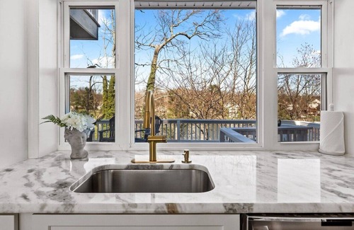 Glen Burnie House | Waterfront 5 Bedroom Near BWI/Annapolis/Baltimore