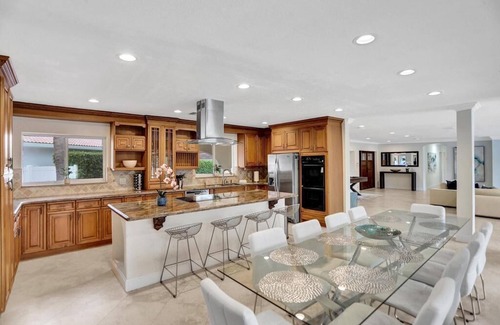 Deerfield Beach Villa | Waterfront 6BR Heated Pool Jacuzzi Close To Beach