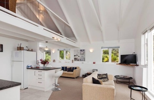 Russell Cottage | Waterfront - 8 minute walk to Village- Linen optional -see below description.