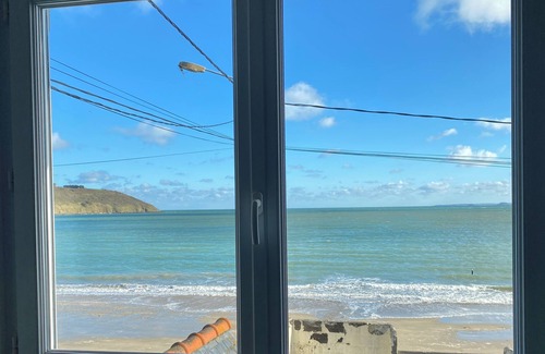 Cotes d'Armor House | Waterfront beach house