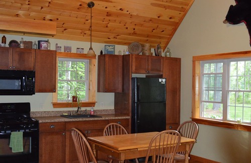 Eddington Cabin | Waterfront cabin with gorgeous bluff views