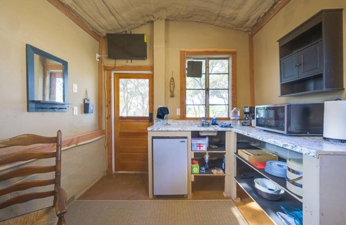Rocky Ridge House | Waterfront Cabins on Lake Travis - Bring your boat to our Deep Cove