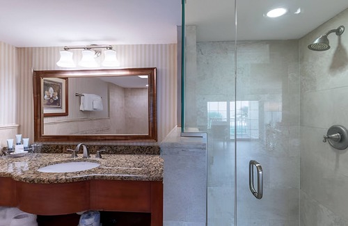 Captiva Hotel | Waterfront Charm: Scenic Gulf View Balcony Studio | Pool | Parking | Near Beach