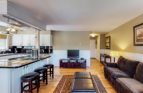 Sandpoint Condo | Waterfront condo - just minutes from downtown Sandpoint w/a free boat slip