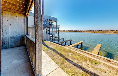 Corpus Christi Condo | Waterfront Condo w/ Shared Boat Slip & Dock - Only Minutes from the Beach
