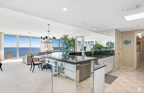 Navarre Beach Condo | Waterfront condo w/ unobstructed Gulf views, shared pool, tennis, & beach access