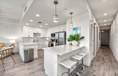 Central Sarasota Condo | Waterfront Condo with Pool, Spa, and Fitness Center near Downtown Sarasota