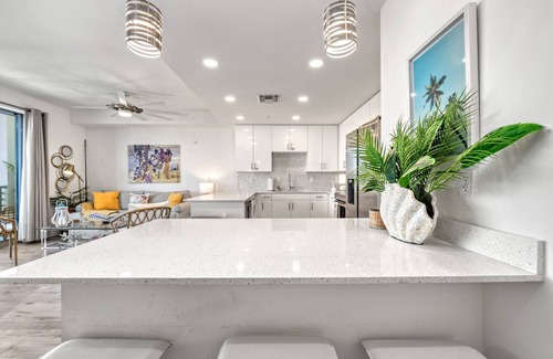 Central Sarasota Condo | Waterfront Condo with Pool, Spa, and Fitness Center near Downtown Sarasota