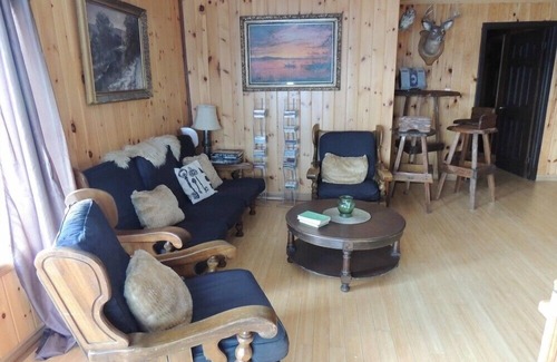 Collingwood Cottage | Waterfront Cottage On Private Lake - about 20 km from Collingwood