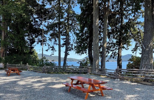 Sooke Resort | Waterfront Cottage with beach access