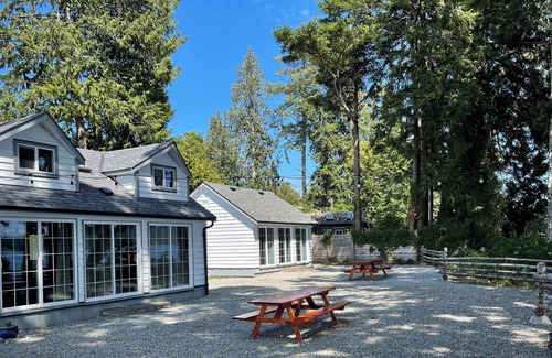 Sooke Resort | Waterfront Cottage with beach access