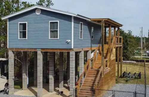 Shoreline Park House | Waterfront Cozy Unit Bay St Louis/kayaks &dock