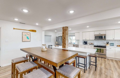 Pointblank House | Waterfront dog-friendly home with pier access, alfresco dining, & kayak