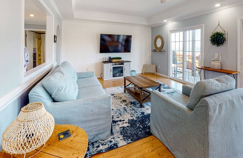 Brigands' Bay House | Waterfront, dog-friendly house with pool, private hot tub, AC, W/D & kayak