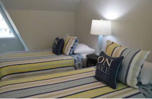 North End Condo | Waterfront, Downtown area, 4 bdr, 2 Levels, Pools