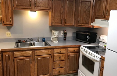 Nashport Cottage | WATERFRONT Eagle's Nest Lake Cottage with Boat Dock on Buckeye Lake