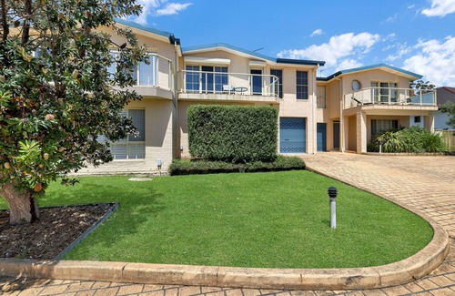 Huskisson Villa | Waterfront Escape with Exclusive Jetty! 4 minutes walk into central Huskisson.