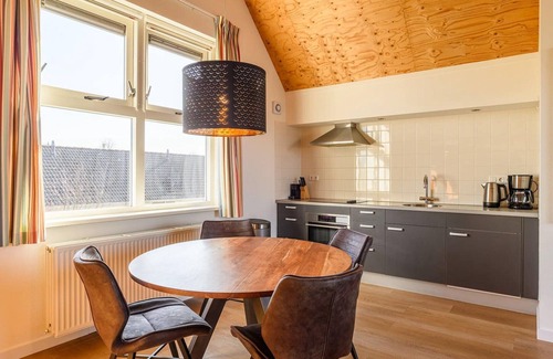 Terherne House | Waterfront escape with marina views