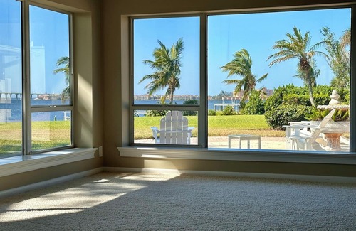 Pinellas Point House | Waterfront Estate Ranch House With the Best View in Tampa Bay