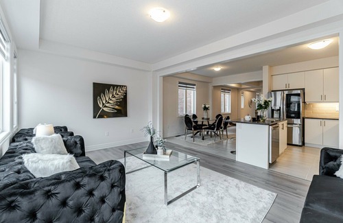 Niagara Falls Villa | Waterfront Executive Villas