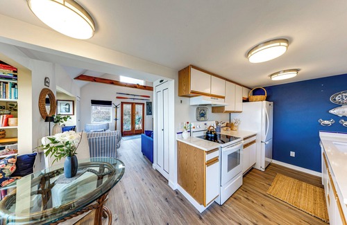 Camano Island Cottage | Waterfront Gem w/2 Patios on Camano Island