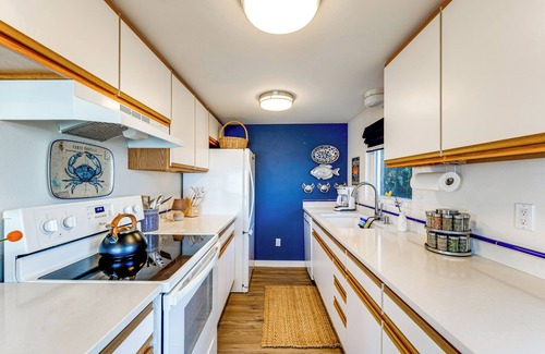 Camano Island Cottage | Waterfront Gem w/2 Patios on Camano Island
