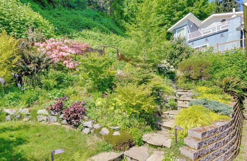 Camano Island Cottage | Waterfront Gem w/2 Patios on Camano Island