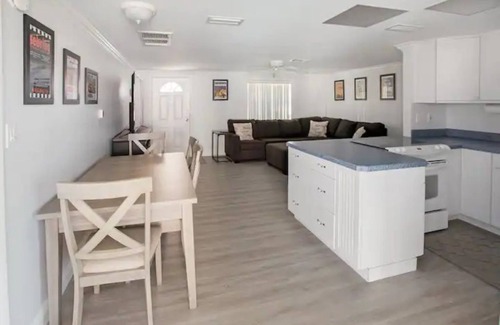 Sebring House | Waterfront Heated Pool Home 2br,2 Ba. 6 mi. from Sebring International Speedway