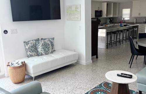 Bradenton House | Waterfront Home! Sleeps 8 Heated Pool Spa Boat Dock Chef Kitchen Small dogs OK