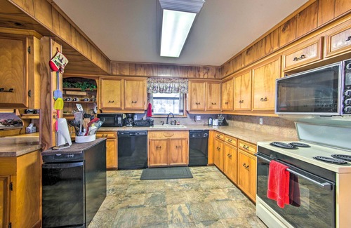 Cedar Creek Reservoir House | Waterfront Home w/Boat Dock in Gun Barrel City