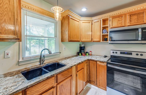 Farmville House | Waterfront Home w/Deck & Yard, 4 Mi to Farmville!