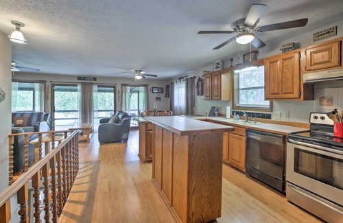 Golden House | Waterfront Home w/Fire Pit on Table Rock Lake