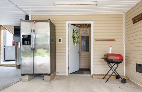 Springfield House | Waterfront Home w/Private Boat Slip on Blood River-Short drive to New Orleans