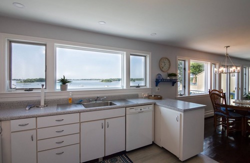 Narragansett House | Waterfront Home with Stunning Water Views on Harbor Island, Central A/C, Kayaks & More!