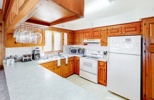 Brigands' Bay House | Waterfront home with amazing sunrise/set views, kayaks, SUPs, dock & pool access